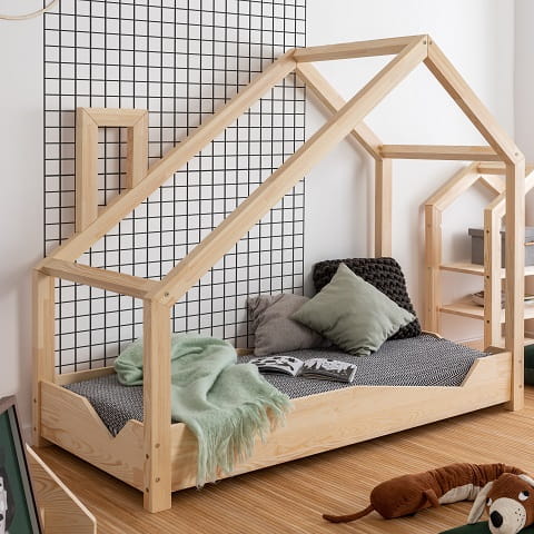 Drewniane łóżko domek dla dzieci z kominem - skrzynia LA