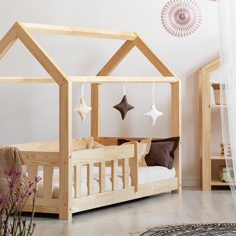 Drewniane łóżko domek dla dzieci z barierką płotek