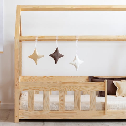 Drewniane łóżko domek dla dzieci z barierką płotek 2