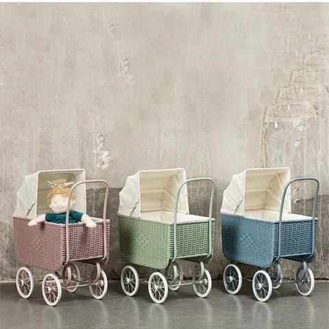 Wózek dla lalek Doll Pram Retro Rattan Blue niebieski Astrup 2