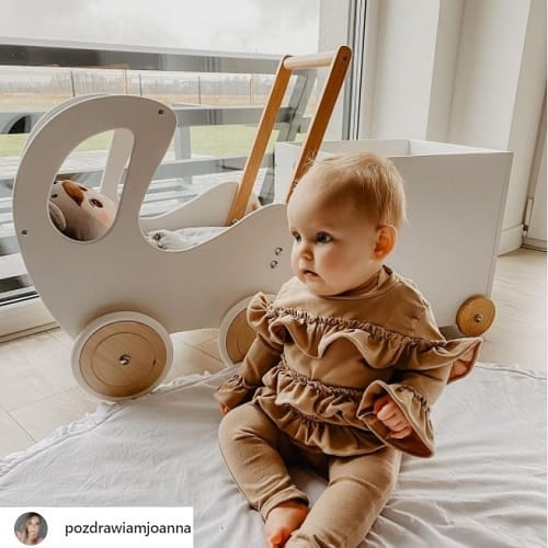 Drewniany wózek dla lalek RETRO pchacz biały z naturalnym drewnem 3