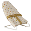 Maileg leżaczek babysitter micro