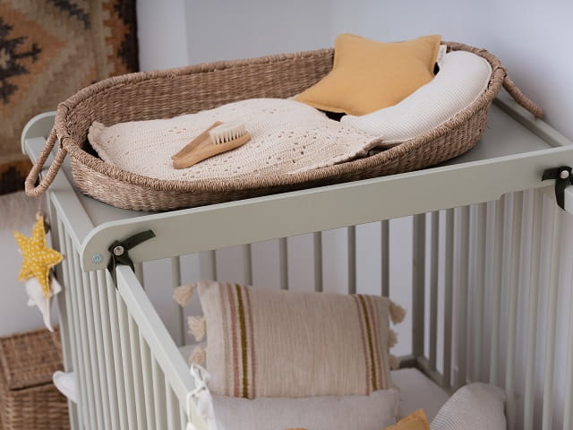 Łóżeczko Babushka 70x140 cm i tapczanik 2w1 oliwka 12