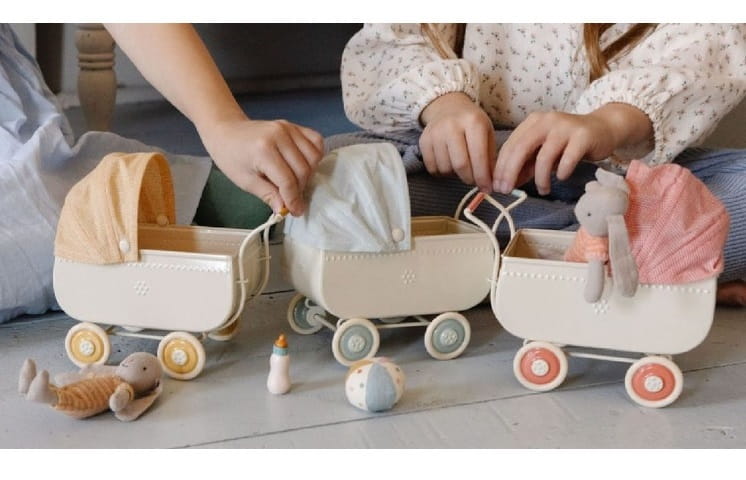 Maileg Wózek z budką pram coral 3