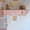 Półka podłużna cottage z wieszaczkami dla dziecka  1