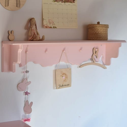 Półka podłużna cottage z wieszaczkami dla dziecka  1