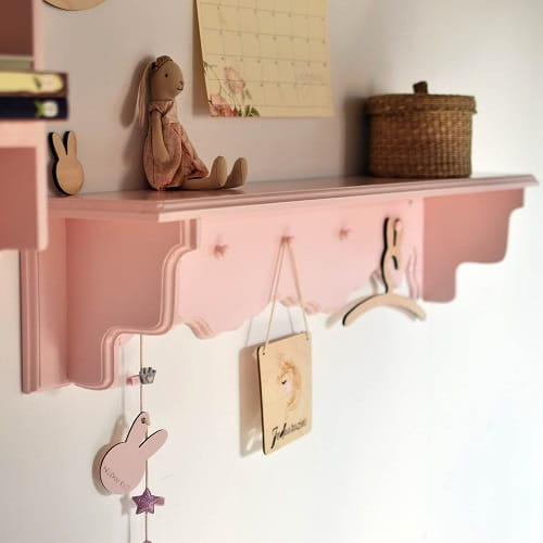 Półka podłużna cottage z wieszaczkami dla dziecka  2