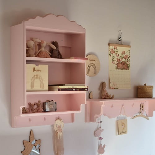 Półka podłużna cottage z wieszaczkami dla dziecka