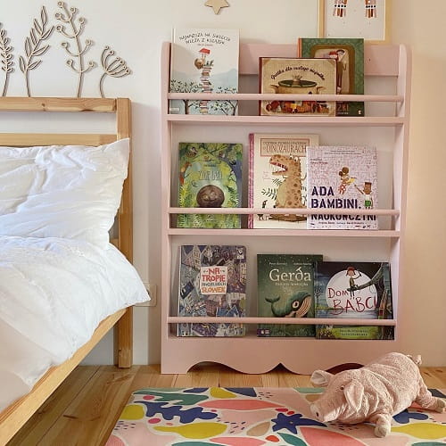 Półka biblioteczka stojąca z rustykalnym dekorem 2