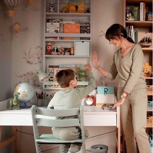 Półka biblioteczka z szufladką 4