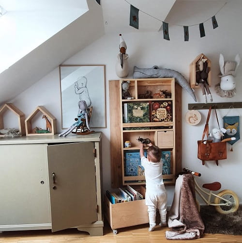 Półka biblioteczka z szufladką 13