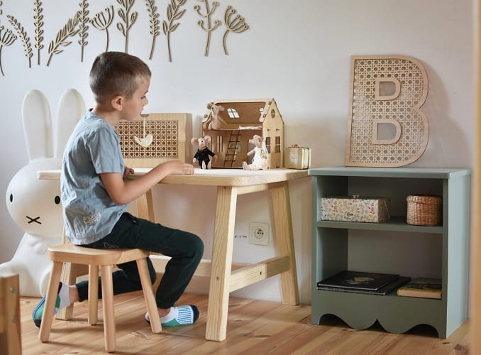 Szafka nocna dziecięca z rustykalnym dekorem 3