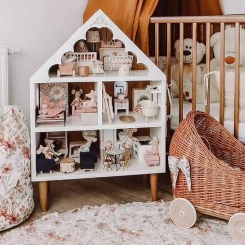 Domek dla myszek w stylu retro, na nóżkach