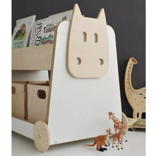 Drewniany regał na kółkach dla dzieci
