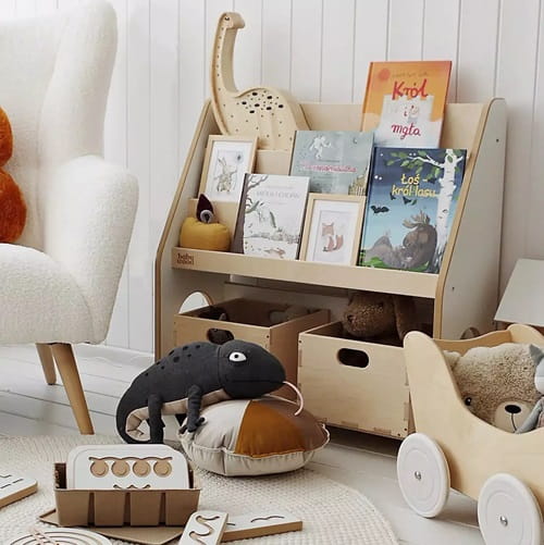 Drewniany regał na książki i zabawki dla dzieci