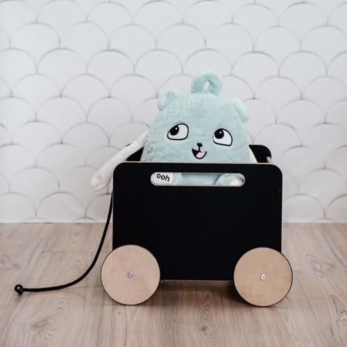 Drewniana skrzynia na zabawki na kółkach czarna OOH NOO  4