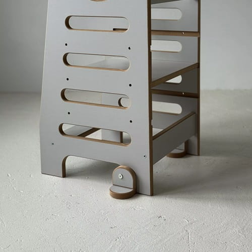 Kitchen Helper pomocnik kuchenny jasny szary M z dodatkowymi nóżkami stabilizującymi 1