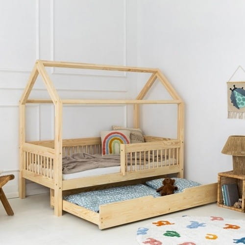 Drewniane łóżko domek dla dzieci z barierką szczebelki 2