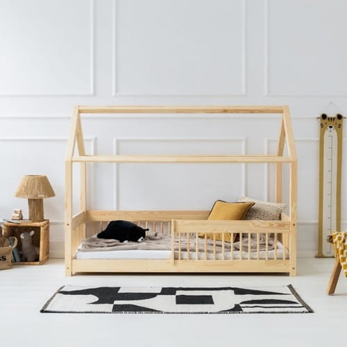 Drewniane łóżko domek dla dzieci z barierką szczebelki 5