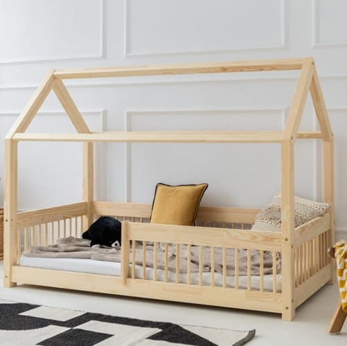 Drewniane łóżko domek dla dzieci z barierką szczebelki 3