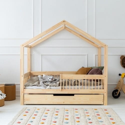 Drewniane łóżko domek dla dzieci styl skandynawski z barierką szczebelki 1