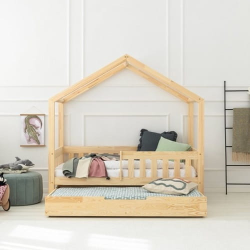 Drewniane łóżko domek dla dzieci styl skandynawski z barierką płotek 3