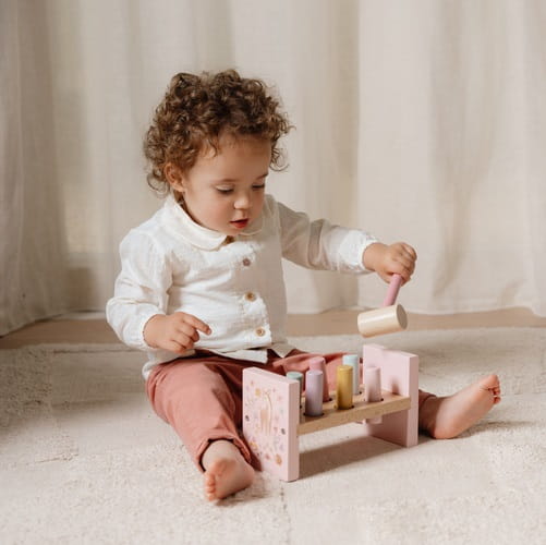 Przebijanka różowa drewniana Fariy Garden z młoteczkiem Little Dutch 1