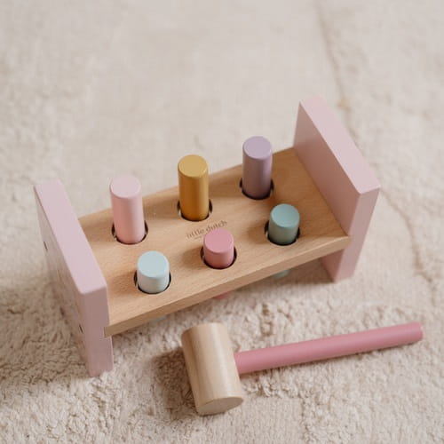 Przebijanka różowa drewniana Fariy Garden z młoteczkiem Little Dutch 2