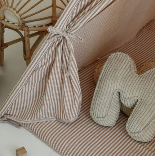 Namiot tipi dla dzieci w beżowe paski z matą podłogową z dwustronnego muślinu 2