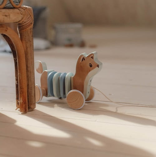 Drewniany lisek do ciągnięcia Forest Friends Little Dutch  2