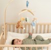 Karuzela do łóżeczka Forest Friends drewniana dla chłopca Little Dutch  1
