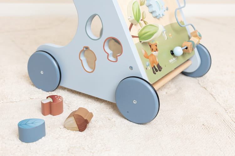 Drewniany chodzik pchacz niebieski Forest Friends roczek chłopca Little Dutch 7