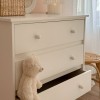 Komoda Babushka biała niska z 3 szufladami - dziecięca  2