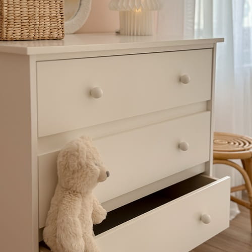 Komoda Babushka biała niska z 3 szufladami - dziecięca  2