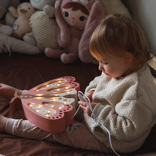 Drewniana Lampka Ćma dla dzieci różowa