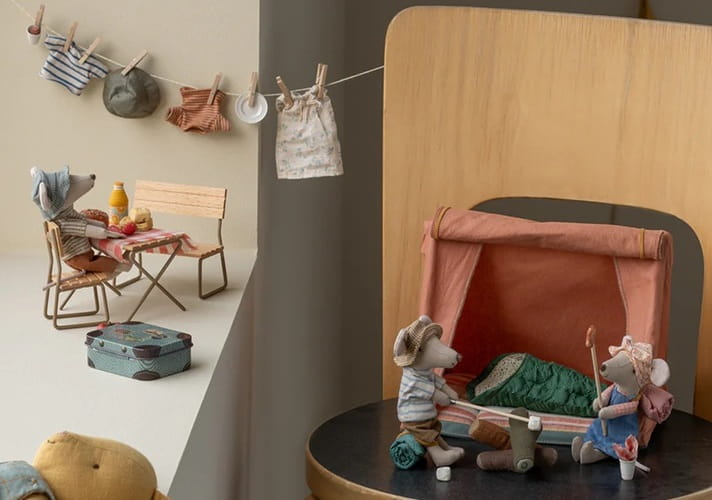 Maileg Myszka wędrowna Starsza Siostra podróżniczka ze śpiworkiem 2