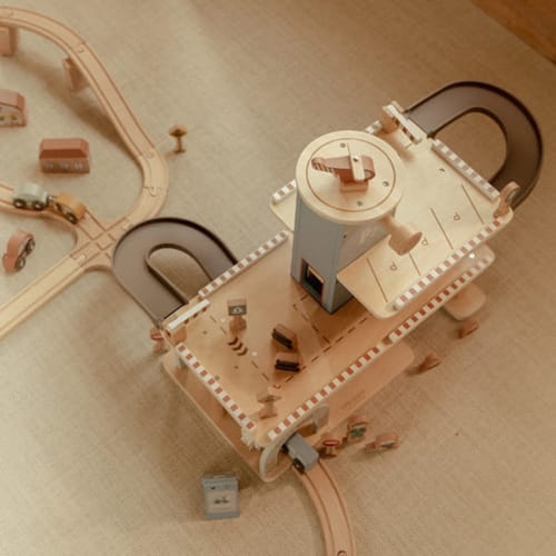 Garaż wielopoziomowy parking drewniany Little Dutch 3