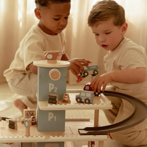 Garaż wielopoziomowy parking drewniany Little Dutch 2