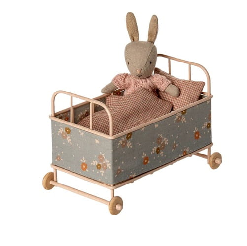 Maileg Łóżeczko dziecięce łóżko metalowe cot bed rose  3