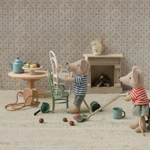 Maileg krzesło krzesełko różowe vintage metalowe dla myszek 1