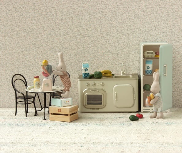 Maileg stół z 2 krzesłami metalowy Dining table set duży  1