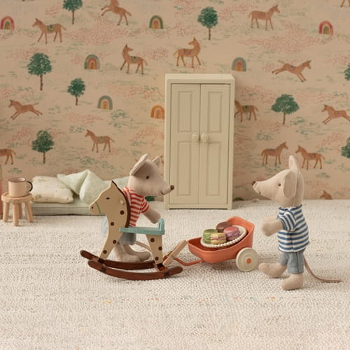 Maileg myszki LouiMax i Stella młodszy brat i młodsza siostra + kartonowy domek 5