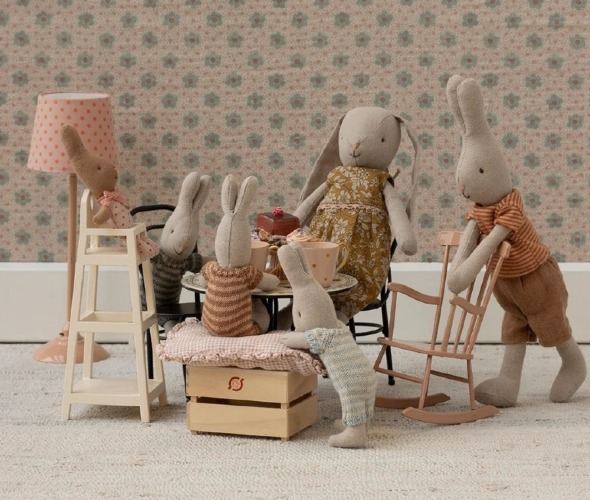 Maileg fotel bujany ciemny piaskowy, Rocking chair Dark powder 2