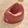 Lalka bobas Livia z butelką i nocnikiem pije i siusia jak niemowlę Little Dutch 9