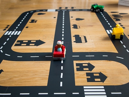 Naklejka na podłogę - tor dla aut  1