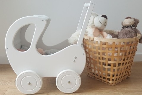 Drewniany wózek dla lalek z budką RETRO biały pchacz 2