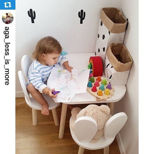 Drewniany stolik + 2 krzesełka Króliczek 1